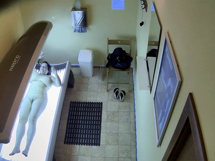 Mollige Hausfrau mit fette Titten heimlich aufgenommen von versteckte Kameras im Solarium